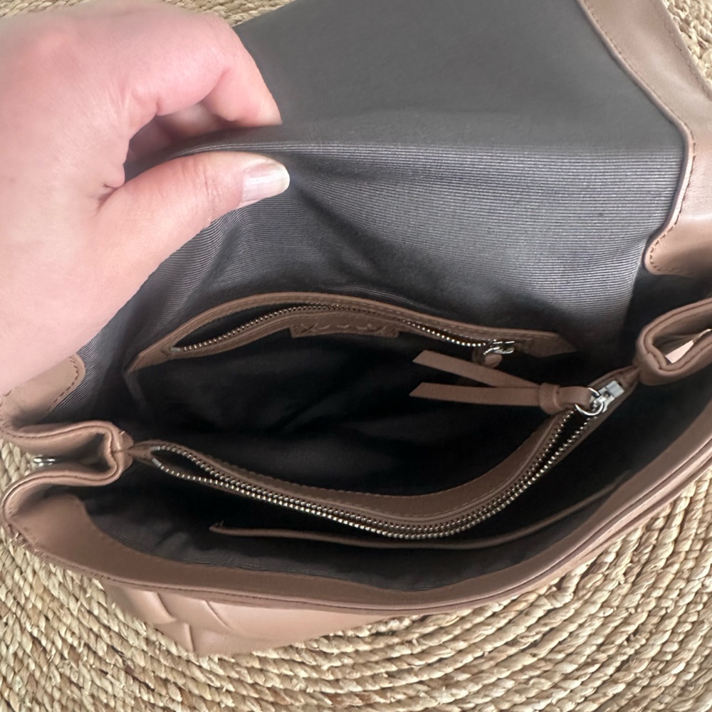 Elizabeth and James Trapeze taupe leather crossbody bag EUC - Picture 4 of 7